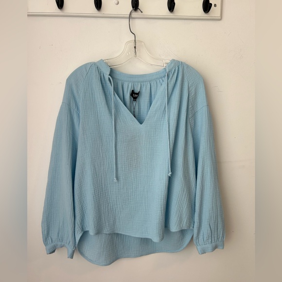 LINE light blue top with strings - Picture 3 of 4